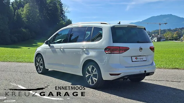 VW Touran 2.0 TDI BlueMotion Technology Highline DSG *CH-Fahrzeug mit Anhängerkupplung*