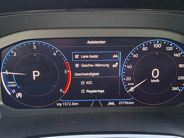 VW Touran 2.0 TDI BlueMotion Technology Highline DSG *CH-Fahrzeug mit Anhängerkupplung*