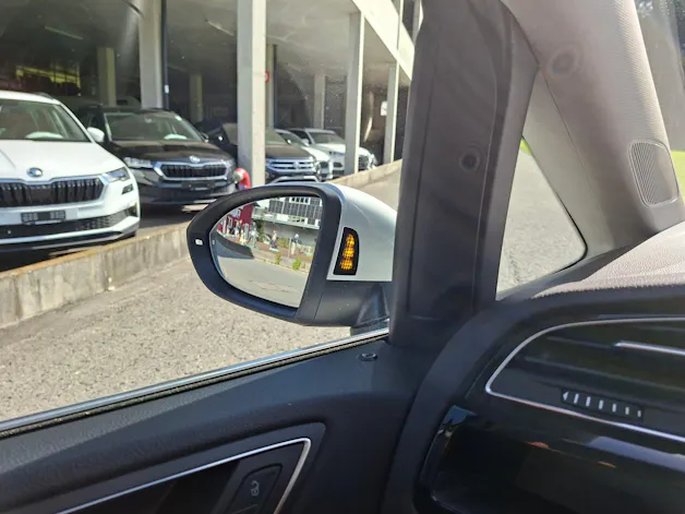 VW Touran 2.0 TDI BlueMotion Technology Highline DSG *CH-Fahrzeug mit Anhängerkupplung*