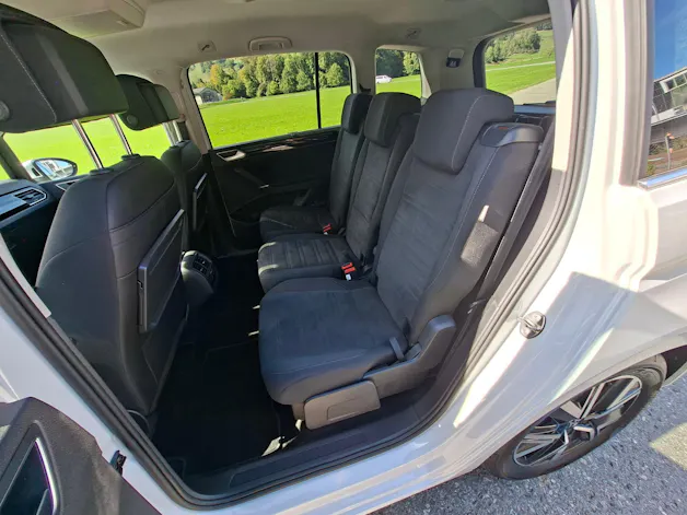 VW Touran 2.0 TDI BlueMotion Technology Highline DSG *CH-Fahrzeug mit Anhängerkupplung*