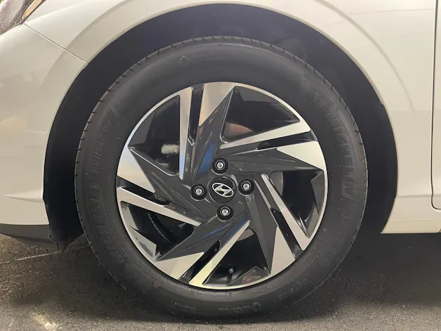 HYUNDAI i20 1.0 T-GDi Amplia DCT