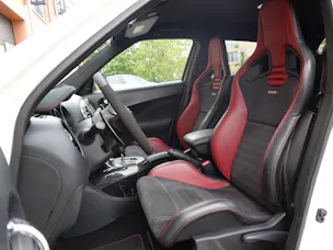 NISSAN Juke 1.6 DIG-T Nismo RS 4x4 "* CH Auto * Sièges Recaro * Black Edition * Interieur Alcantara * Tempomat *"