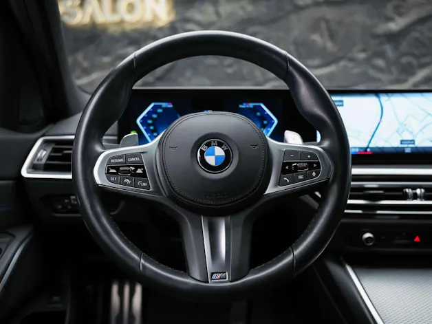 BMW 320i xDrive Steptronic M Sport Pro *Facelift*20" Felgen*Abstandsregler*Head-Up*