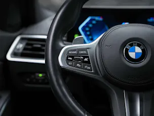 BMW 320i xDrive Steptronic M Sport Pro *Facelift*20" Felgen*Abstandsregler*Head-Up*