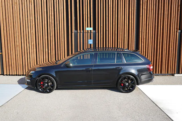 SKODA OCTAVIA COMBI 2.0 TSI RS FINAL EDITION BLACK DSG l 290 PS