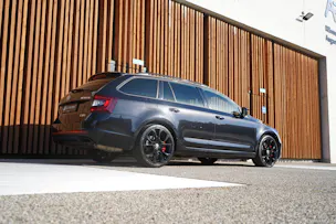 SKODA OCTAVIA COMBI 2.0 TSI RS FINAL EDITION BLACK DSG l 290 PS