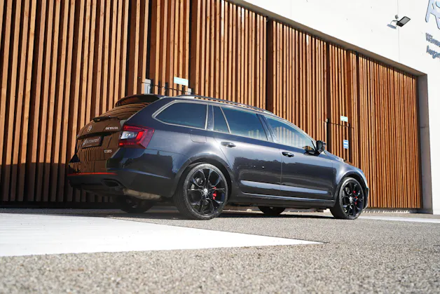 SKODA OCTAVIA COMBI 2.0 TSI RS FINAL EDITION BLACK DSG l 290 PS