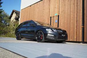 SKODA OCTAVIA COMBI 2.0 TSI RS FINAL EDITION BLACK DSG l 290 PS