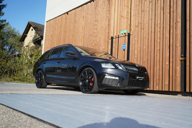 SKODA OCTAVIA COMBI 2.0 TSI RS FINAL EDITION BLACK DSG l 290 PS