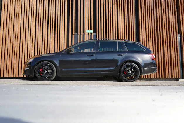 SKODA OCTAVIA COMBI 2.0 TSI RS FINAL EDITION BLACK DSG l 290 PS