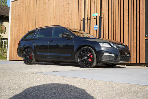 SKODA OCTAVIA COMBI 2.0 TSI RS FINAL EDITION BLACK DSG l 290 PS