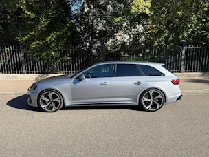 AUDI RS4 Avant quattro tiptronic