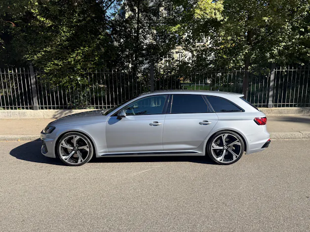 AUDI RS4 Avant quattro tiptronic