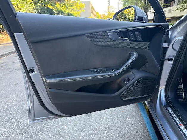 AUDI RS4 Avant quattro tiptronic