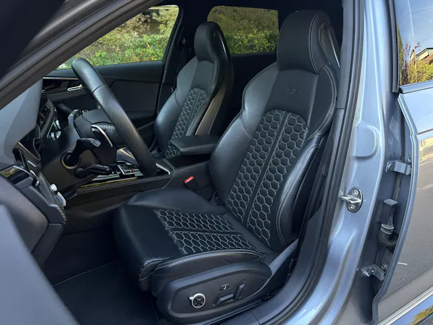 AUDI RS4 Avant quattro tiptronic