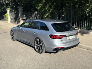 AUDI RS4 Avant quattro tiptronic