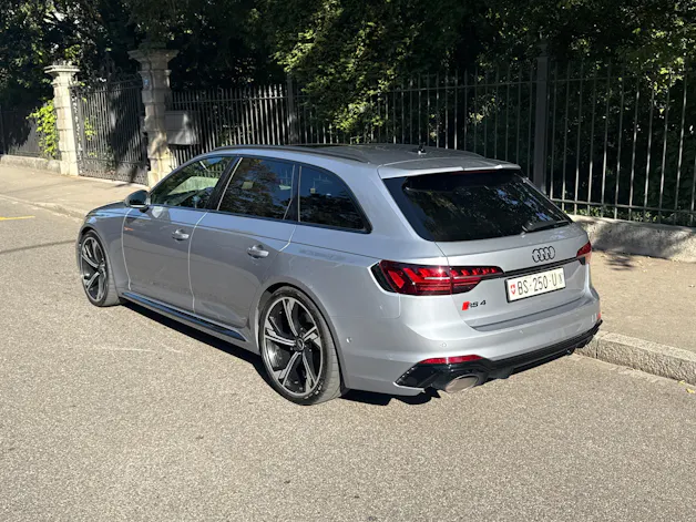 AUDI RS4 Avant quattro tiptronic