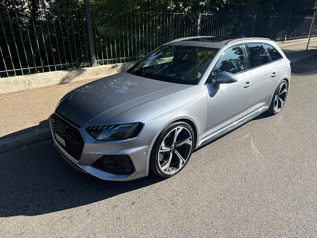 AUDI RS4 Avant quattro tiptronic