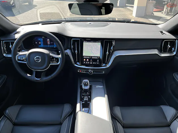 VOLVO V60 B4 Benzin Mild Hybrid Ultra Dark Business DCT