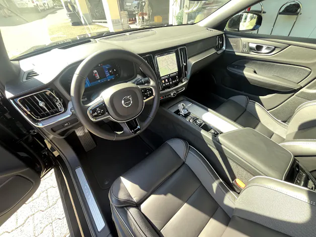 VOLVO V60 B4 Benzin Mild Hybrid Ultra Dark Business DCT