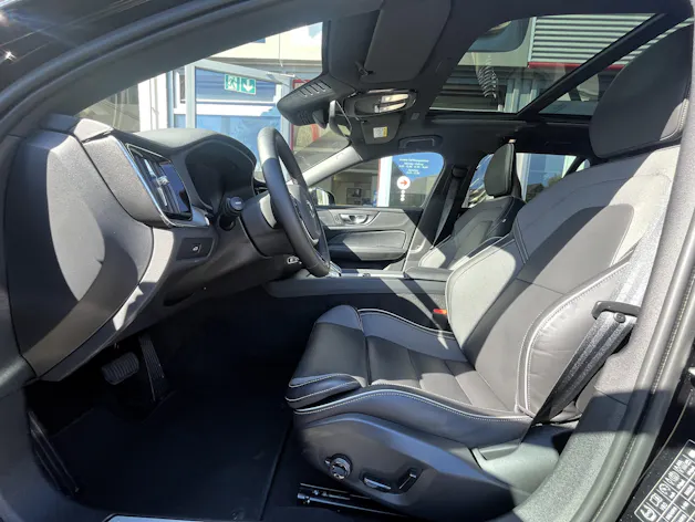 VOLVO V60 B4 Benzin Mild Hybrid Ultra Dark Business DCT