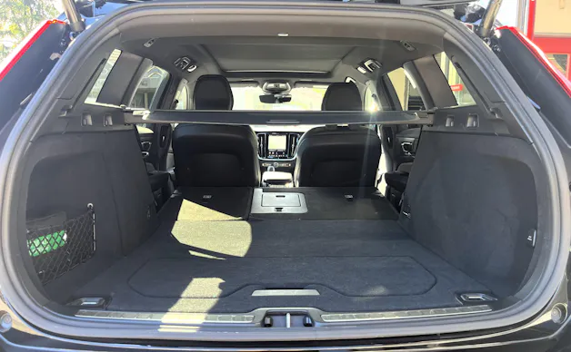 VOLVO V60 B4 Benzin Mild Hybrid Ultra Dark Business DCT