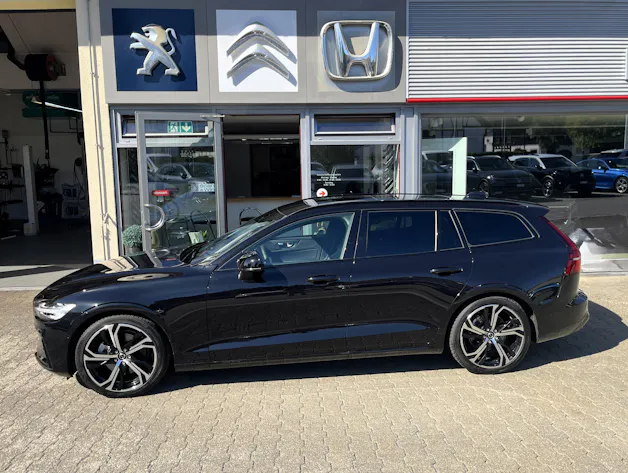 VOLVO V60 B4 Benzin Mild Hybrid Ultra Dark Business DCT