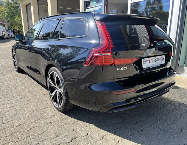 VOLVO V60 B4 Benzin Mild Hybrid Ultra Dark Business DCT