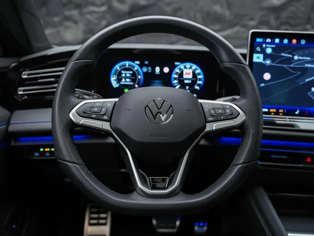 VW Tiguan 2.0 TDI SCR R-Line 4Motion DSG *Panorama*Massage*Lenkradheizung*360° Kamera*AHK*