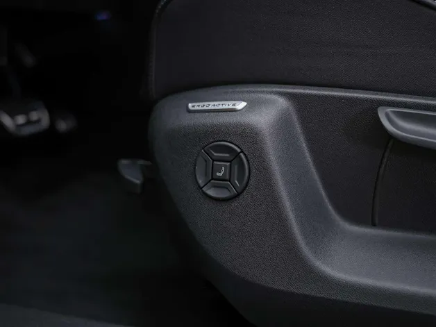 VW Tiguan 2.0 TDI SCR R-Line 4Motion DSG *Panorama*Massage*Lenkradheizung*360° Kamera*AHK*