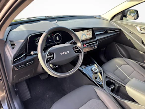 https://vehicle.imgix.net/4497363/fde36321-361b-447c-ab7f-e180c91e9506.jpg