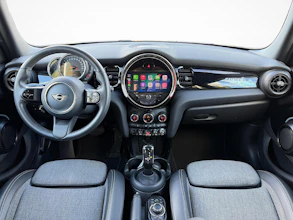 https://vehicle.imgix.net/4497396/839f25a7-8d3a-41f4-a7e8-026f1de1756f.jpg