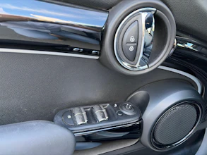 https://vehicle.imgix.net/4497396/8b3c4e9f-ea47-4466-8cf2-c0154997220f.jpg