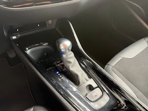 https://vehicle.imgix.net/4497526/21f67eec-0af9-4eb9-8ce4-b7ec4283ebfa.jpg