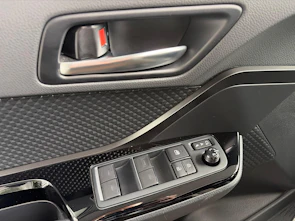 image du véhicule TOYOTA C-HR 2.0 VVTi HSD Move