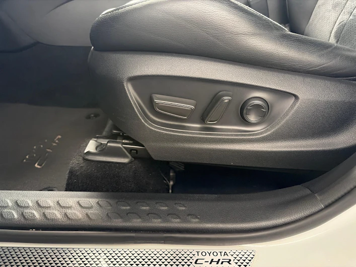 image du véhicule TOYOTA C-HR