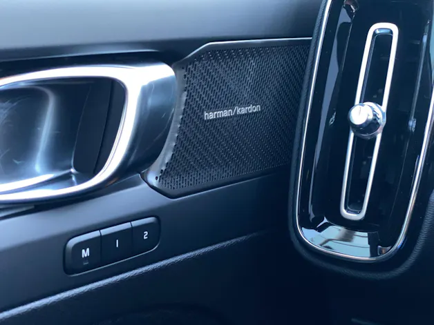 VOLVO XC40 2.0 B3 MH Plus Dark