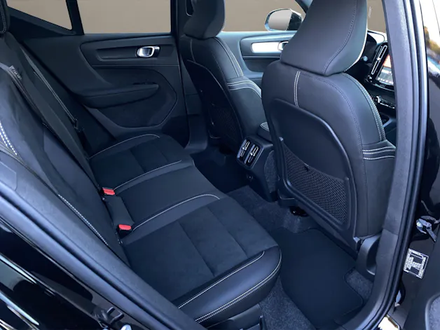 VOLVO XC40 2.0 B3 MH Plus Dark