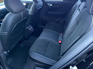 VOLVO XC40 2.0 B3 MH Plus Dark