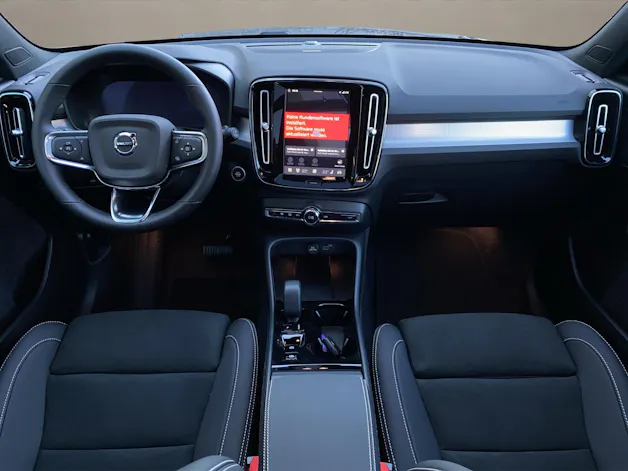 VOLVO XC40 2.0 B3 MH Plus Dark