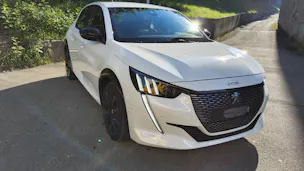 PEUGEOT 208 1.2 PureTech 130 GT