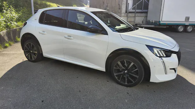 PEUGEOT 208 1.2 PureTech 130 GT