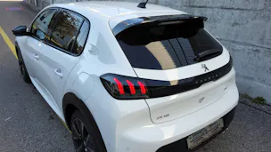 PEUGEOT 208 1.2 PureTech 130 GT