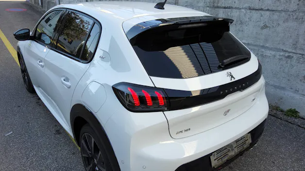 PEUGEOT 208 1.2 PureTech 130 GT