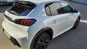 PEUGEOT 208 1.2 PureTech 130 GT