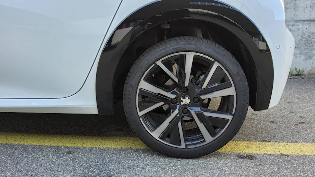 PEUGEOT 208 1.2 PureTech 130 GT
