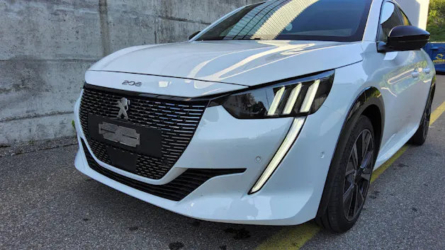 PEUGEOT 208 1.2 PureTech 130 GT
