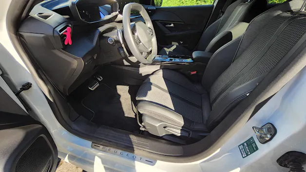 PEUGEOT 208 1.2 PureTech 130 GT