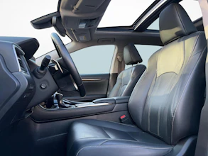 https://vehicle.imgix.net/4497706/3d68daef-cfe1-4627-b0ea-2a4cd9c00902.jpg