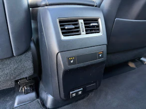 https://vehicle.imgix.net/4497706/7403e77b-2f1c-4a53-adbe-7c904b611245.jpg